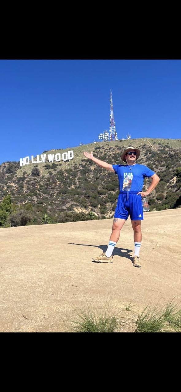 Lukas in den Flitterwochen in den USA vor dem Hollywood Sign